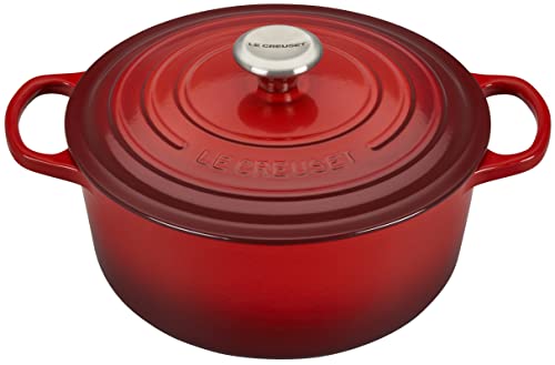 Le Creuset Signature Gusseisen-Bräter mit Deckel, Ø 26 cm, Rund, Für alle Herdarten und Induktion geeignet, Volumen: 5,3 l, 5,135 kg, Kirschrot, 21177260602430